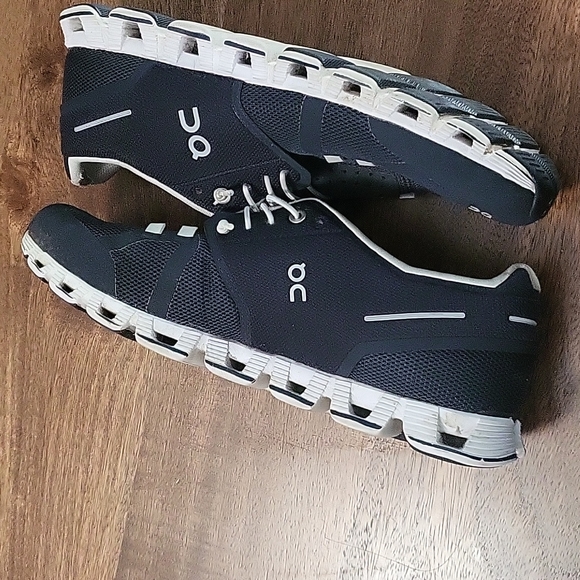 On Cloud sneakers - Picture 4 of 8